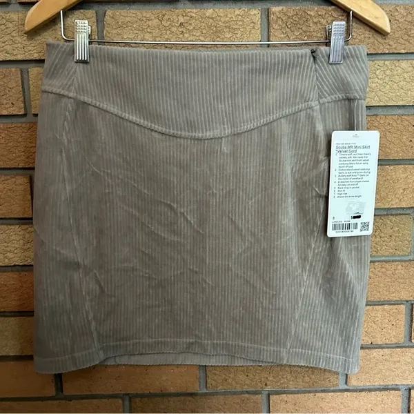 Lululemon NWT Scuba Mid-Rise Mini Skirt *Velvet Cord Riverstone Size 8 - Image 5