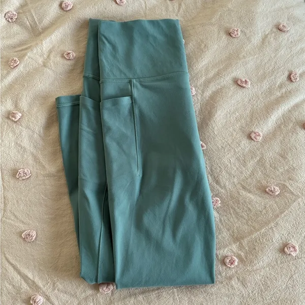 Athleta Salutation Stash 7/8 Tight - Image 3