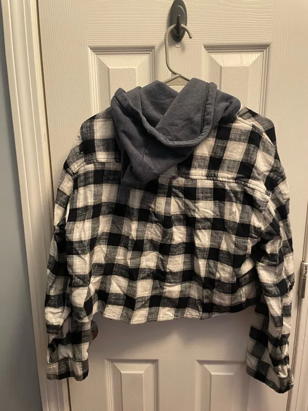 American Eagle White Cropped Flannel - Image 2