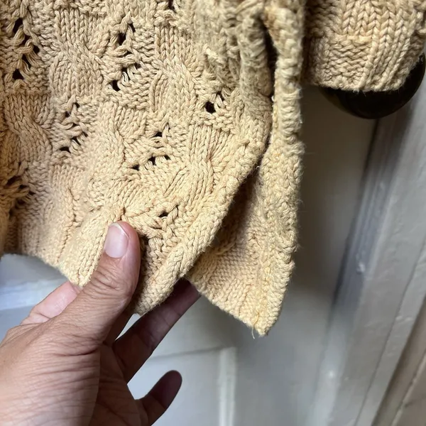 Womens Grannycore Cable Knit Fisherman Vneck Sweater Size 2 Chunky Tan button - Image 6