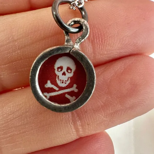 Skeleton rock star small pendant necklace - Image 4