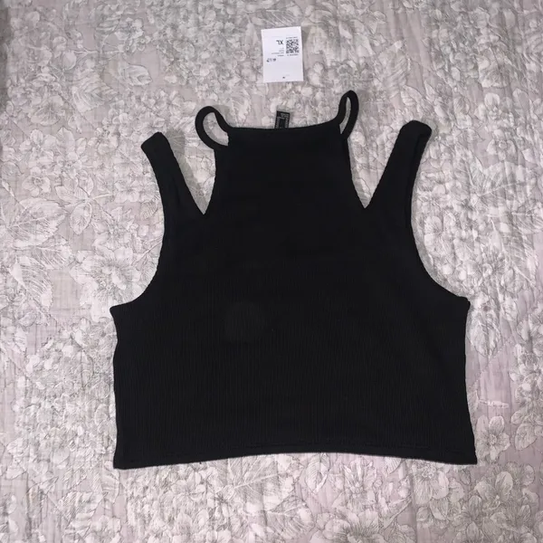 Cutout Cropped Tank Top - Image 2