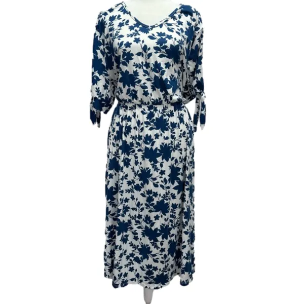 Navy and White Floral Knit V Neck Short Sleeve Dress by Acting Pro Size 1X - Image 10