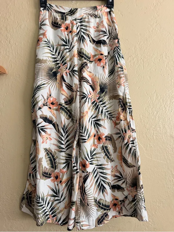 Billabong Floral Wide-Leg Pants and Cropped Top - Cream with Green & Peach Floral Print - Image 2