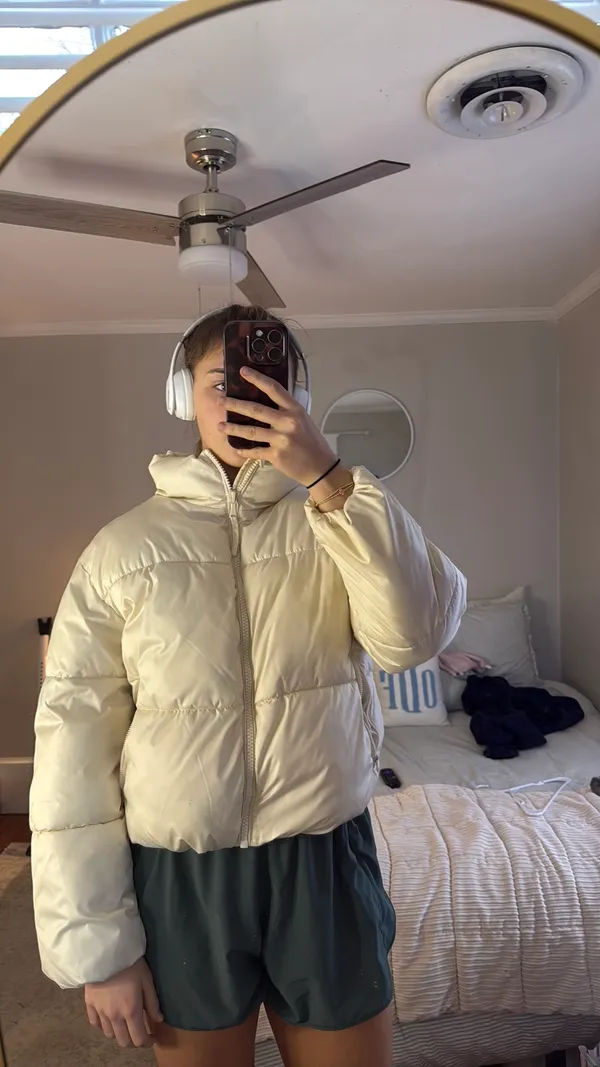 Old Navy Cream Puffer Jacket - Image 2