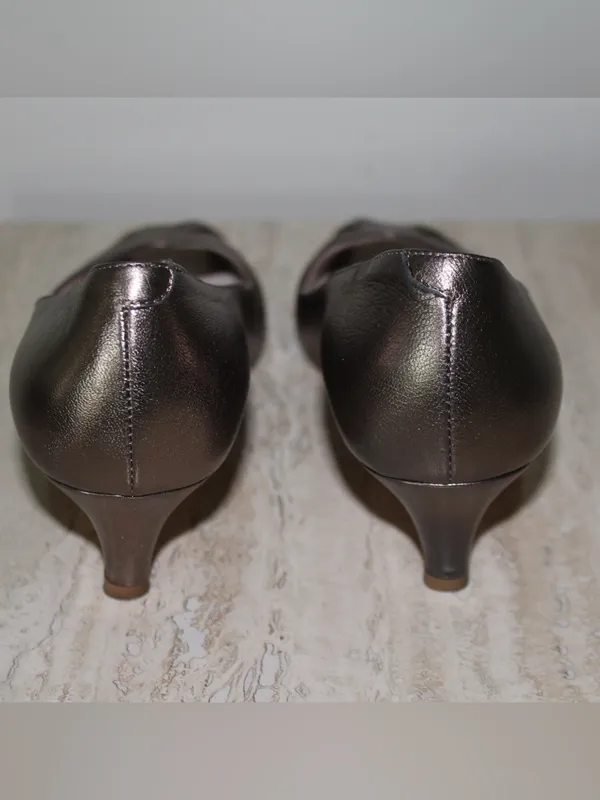 Bruno Magli Metallic Bronze Peep-Toe Kitten Heels Size 8 - Image 10