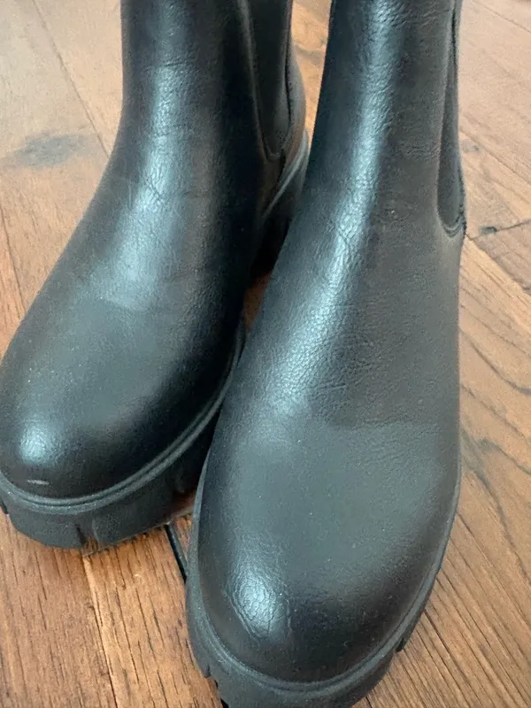 Cushionare Black Shoes - Image 2