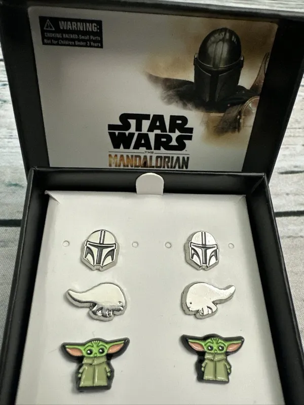 Disney Star Wars The Mandalorian Helmet, Grogu, Blurrg 3 Pair Earring Set NEW - Image 5