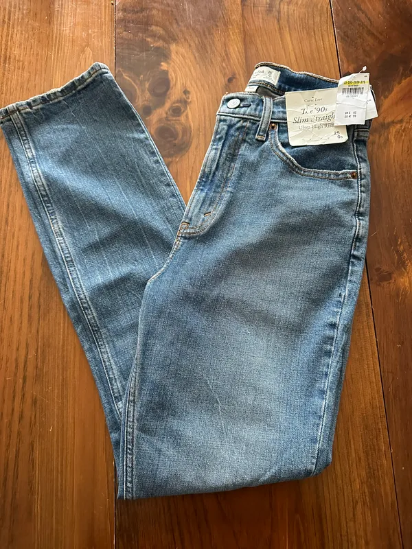 Abercrombie The 90’s Slim Straight Ultra High Rise Jeans - Image 9