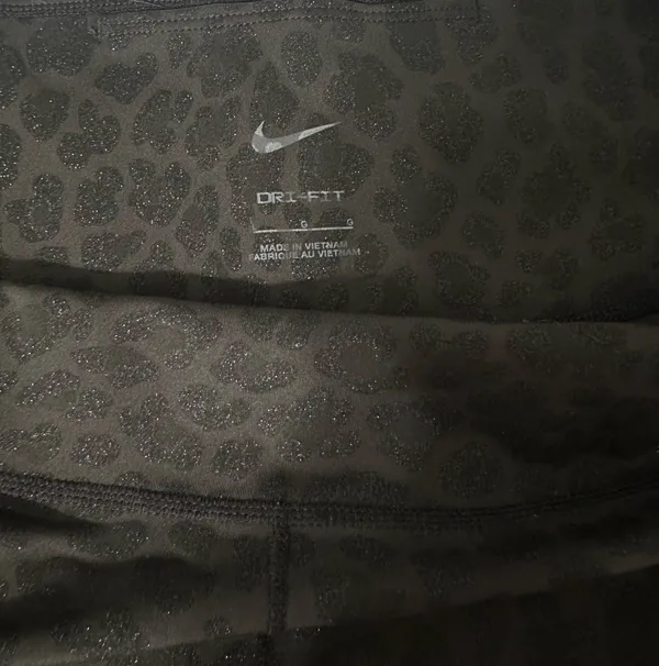Nike Dri-Fit Sparkly Cheetah Print Workout Set - Image 8