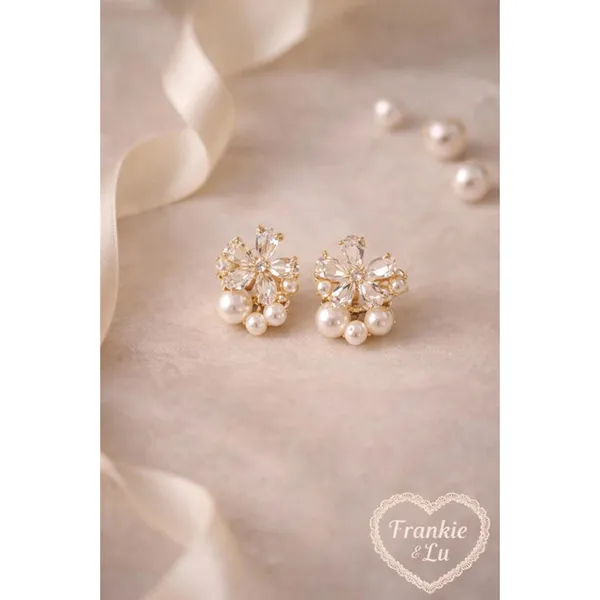 Crystal Flower Pearl Stud Earrings Gold Tone Bridal Coquette NWT - Image 4