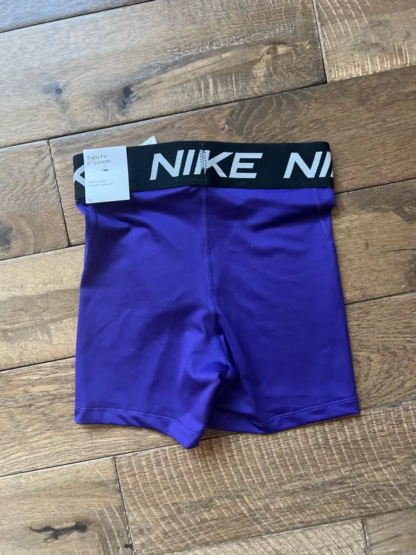 Nike Tight Shorts Women’s Fit - Image 2