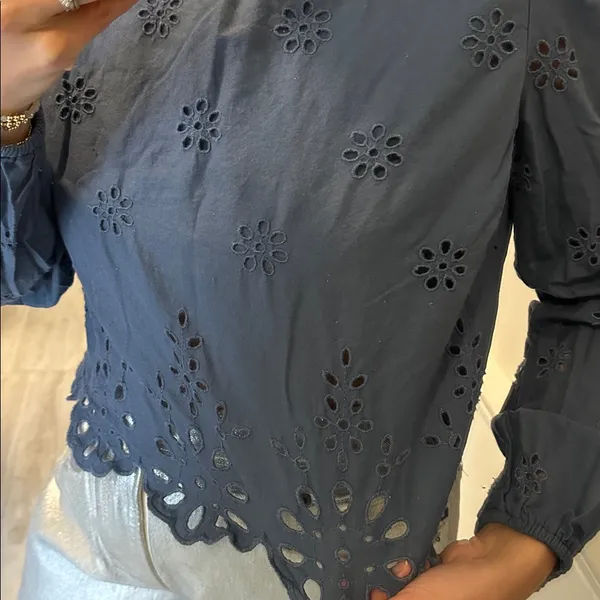 American Eagle Blue floral blue long sleeve blouse - Image 4