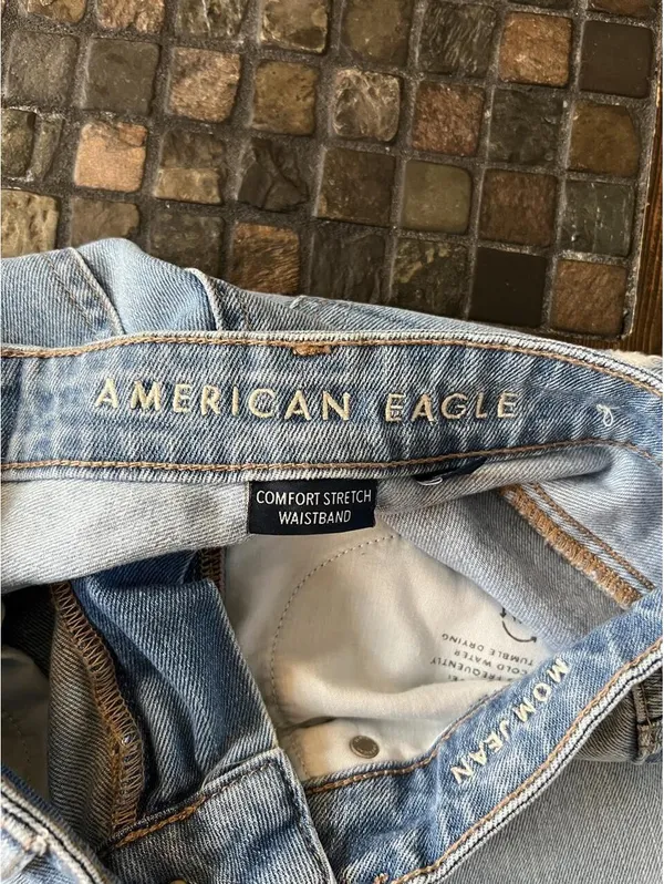 American Eagle Y2K Baggy Distressed Mom Jeans size 0 💙 - Image 6