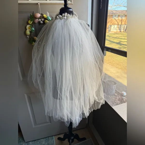 Vintage 90s rose floral crown pearl tulle layered wedding bridal veil - Image 2