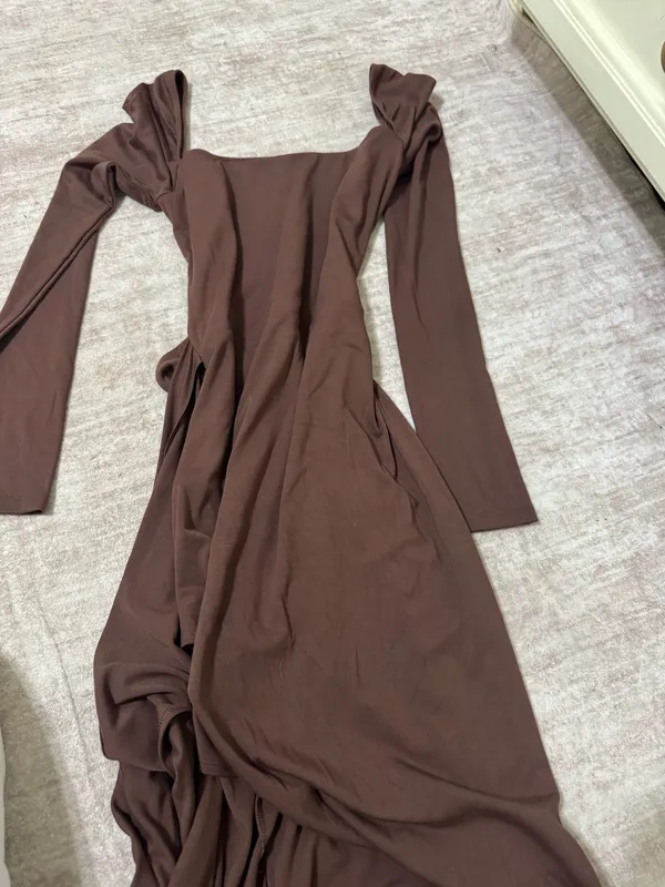 Aritzia wilfred saturn long sleeve midi dress size medium - Image 2
