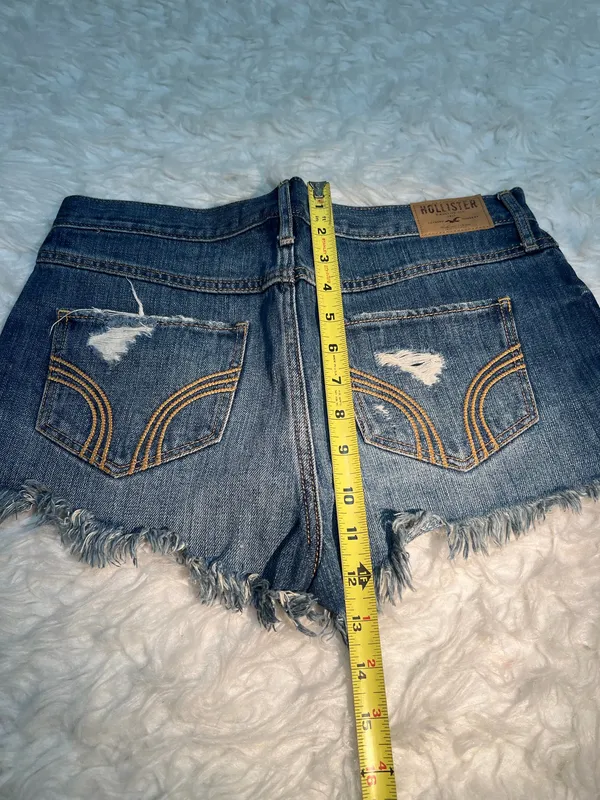 Hollister Size 5 Distressed Mid rise Jean shorts - Image 8