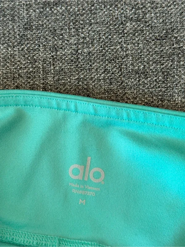 ALO Yoga Crop Aqua Leggings Medium - Image 3