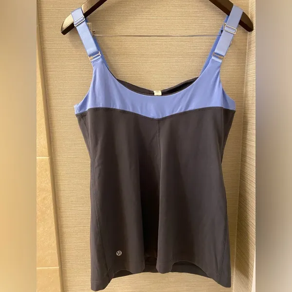 Lululemon heart tank thick strap scoop neck size 10 - Image 3