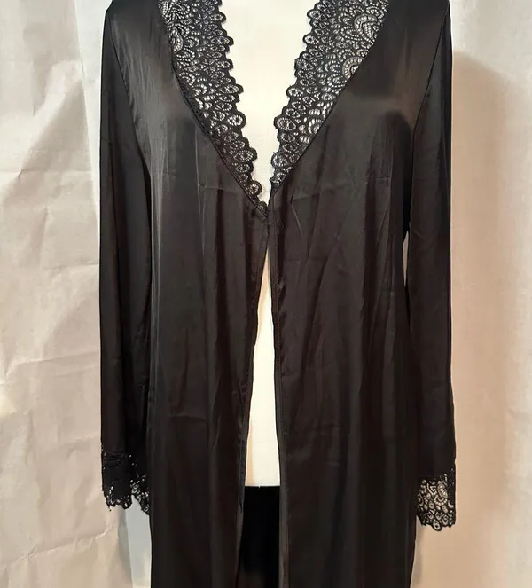 SO Black Lace Detail Robe - Image 2