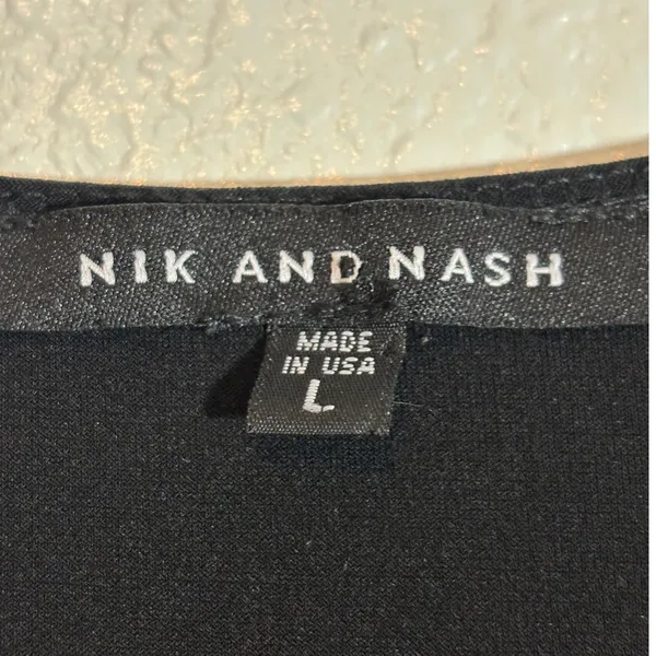 Nik and Nash Women's Size Large Black Sleeveless Faux-Wrap V-Neck Romper - Image 4