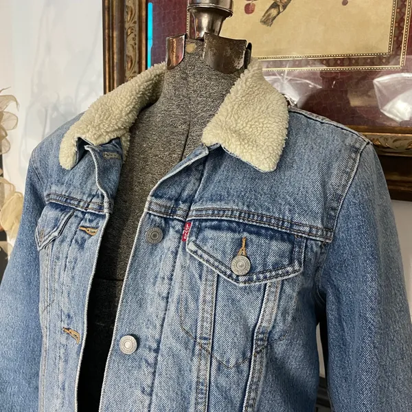 Levi's Premium Ex-Boyfriend Sherpa Lined Trucker Denim Jacket - Sz Med 🧡🎀 - Image 6