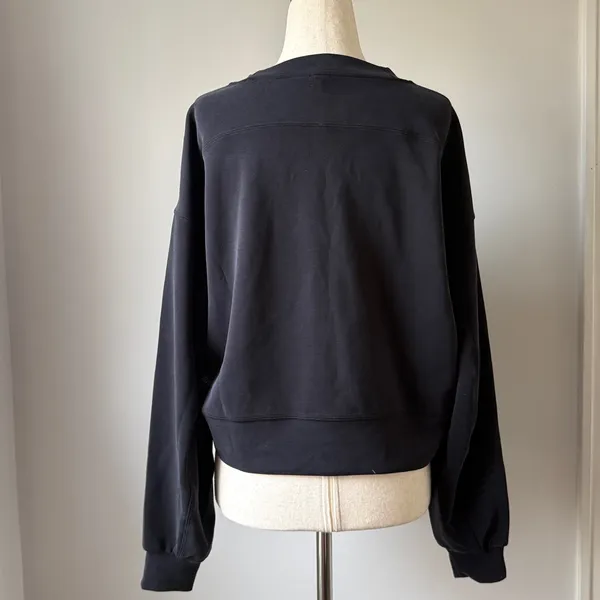 lululemon Black Crew Neck Sweatshirt Softstreme Cropped Athletic Sweater Medium - Image 3