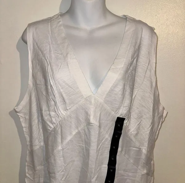 Banana Republic Short sleeve v neck cotton blend t-shirt in white size X-large - Image 5