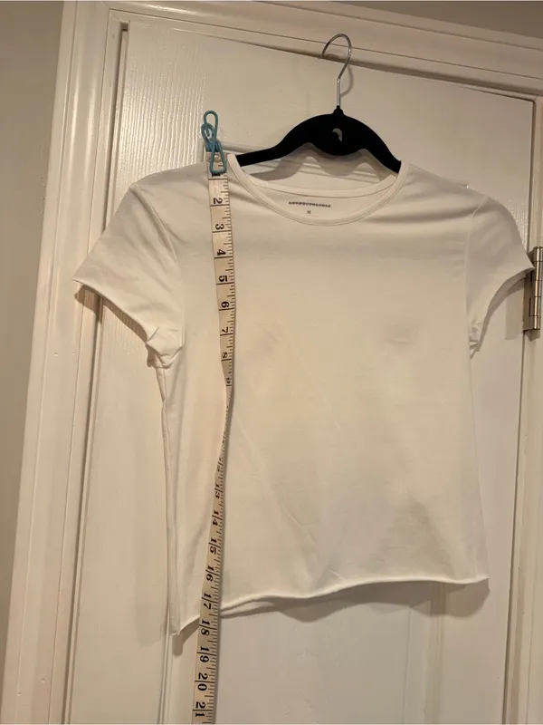 NWOT Anthropologie Size XS White Stretch Short Sleeve Raw Hem Stretch Crop Top - Image 4