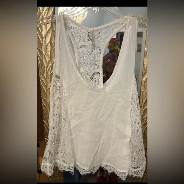 Free People lace trimmed tank top. Size XS - Image 3