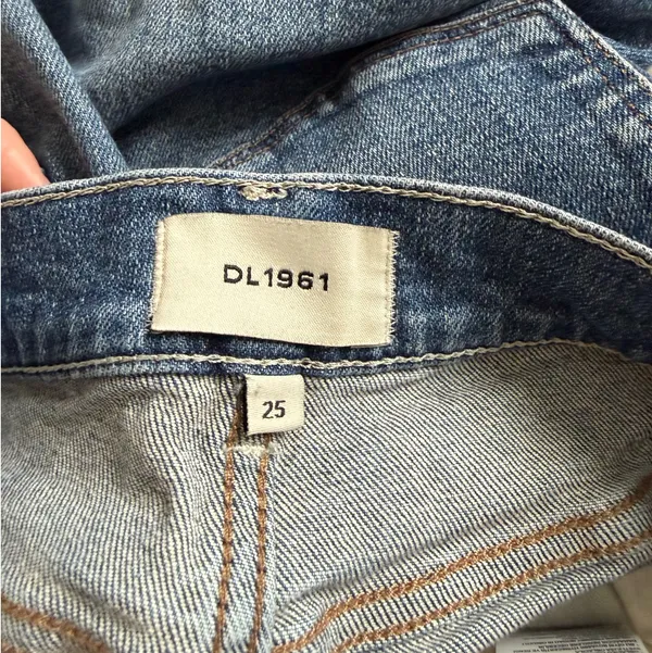 DL1961 Jeans - Image 4