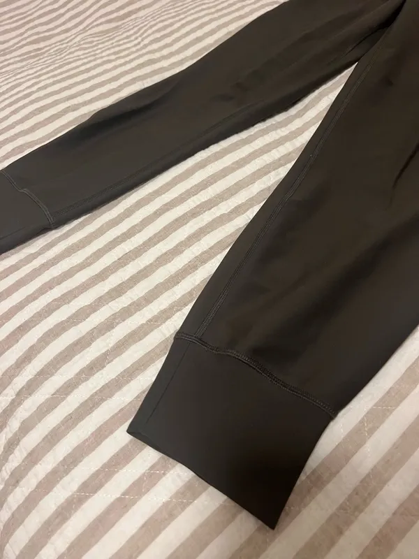 Old Navy Active Powersoft High-Rise Go-Dry Joggers - Image 4