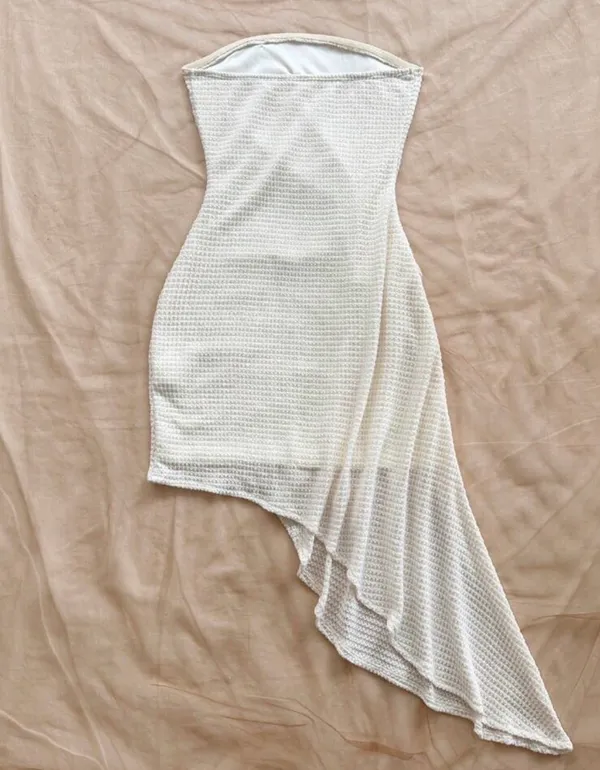 White strapless dress with starfish detail - Image 3
