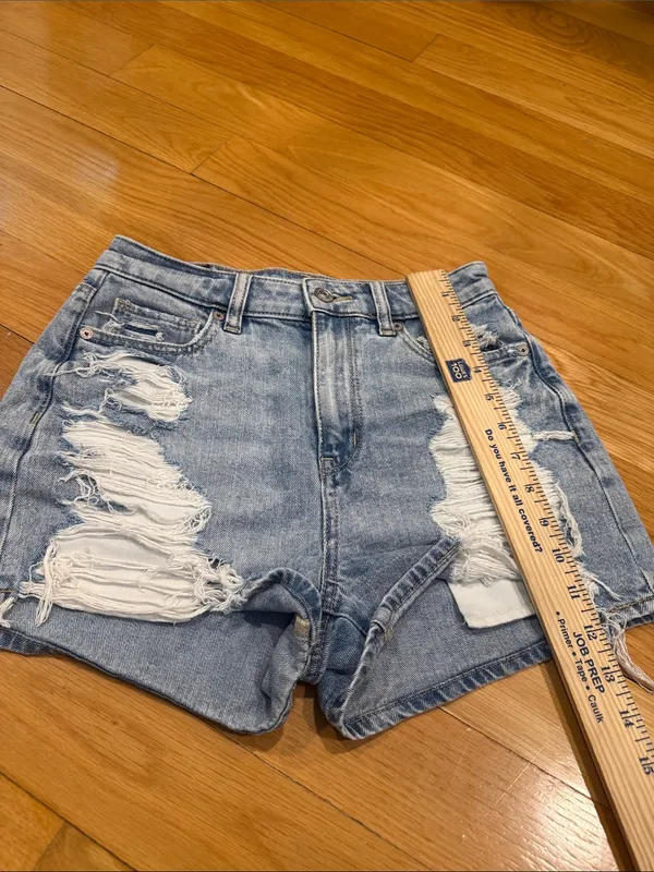 American Eagle women’s mom Jean shorts size 00. - Image 9