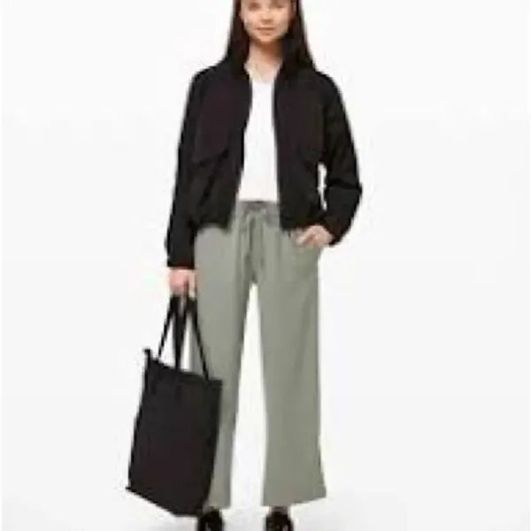 Lululemon On the Fly Wide-Leg 7/8 Pant *Woven Grey Sage - Image 6