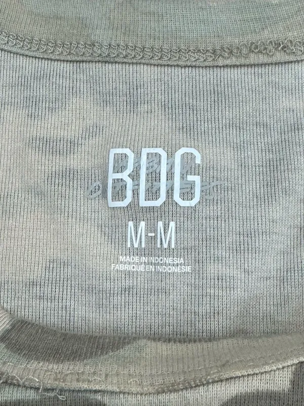 Urban Outfitters BDG Camo Baby Tee Shirt Women’s Medium - Image 3