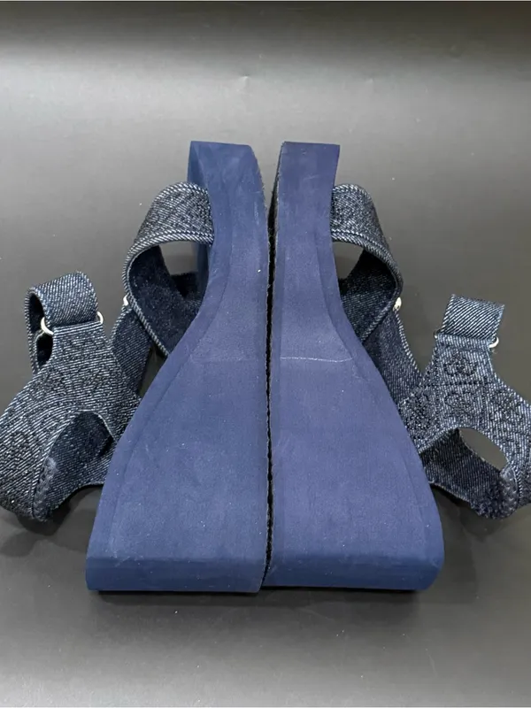 GUESS Dawsin Denim Rhinestone Embellished Straps EVA Soles Wedge Sandals Size 6 - Image 8
