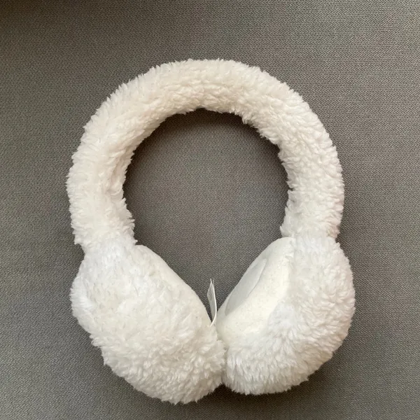 Alo Yoga Sherpa Ear Muffs Ivory - Image 4