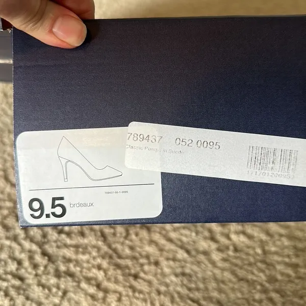 Gap suede classic pump in Bordeaux size 9. 5. - Image 4