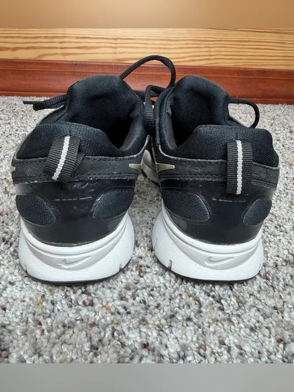 Nike In Season TR 2 Sneakers Tennis Shoes 6.5 Black Metallic Silver White - Image 6