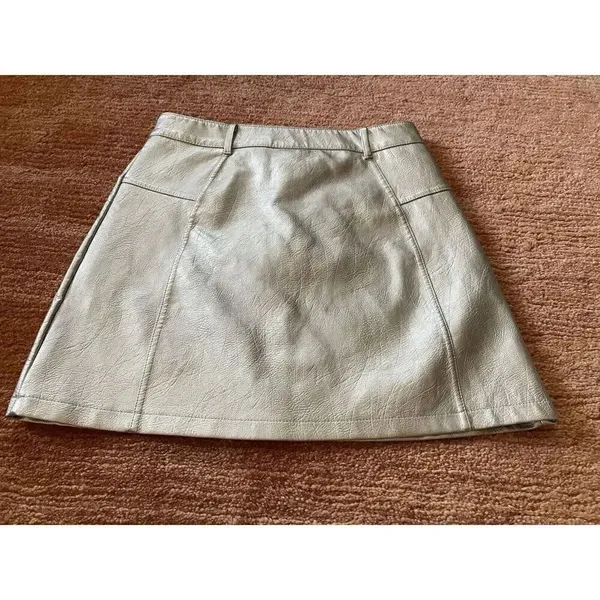 Jolie & Joy SILVER METALLIC FAUX LEATHER MINI SKIRT Size M - Image 6