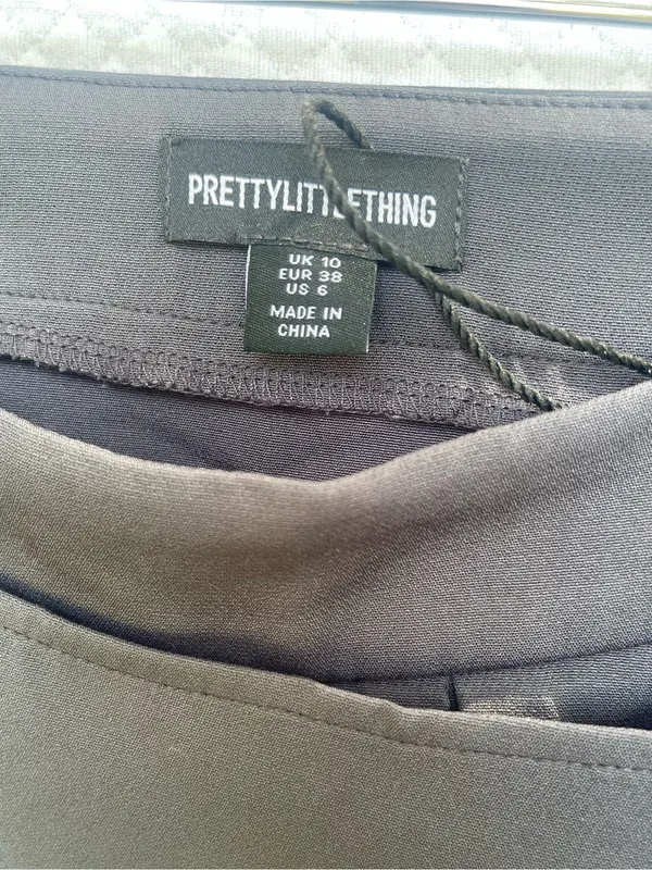PrettyLittleThing Black Wrap Pleated Skirt with Buckle Detail - Image 3