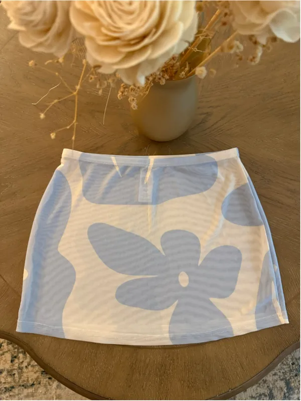 Women's Wilo Mini Skirt XS White Blue Floral Print - Image 4