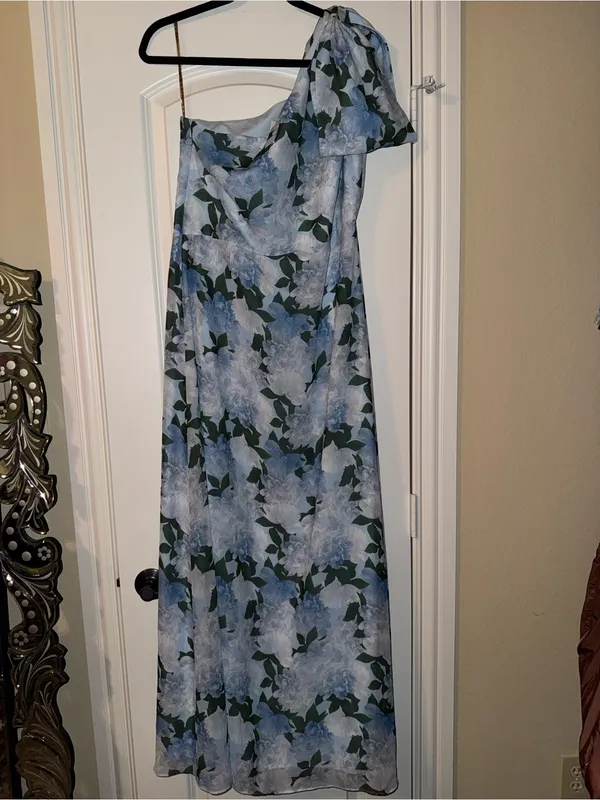 Sachin & Babi Chelsea Gown in Glacial Peonies size 10 - Image 3