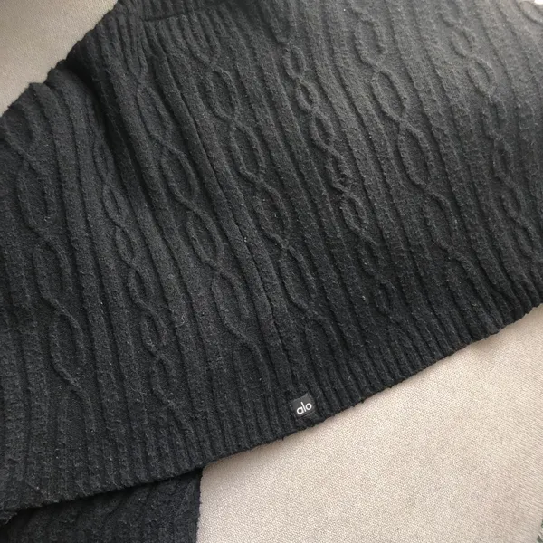 Alo Cable Knit Shawl Black One Size - Image 14