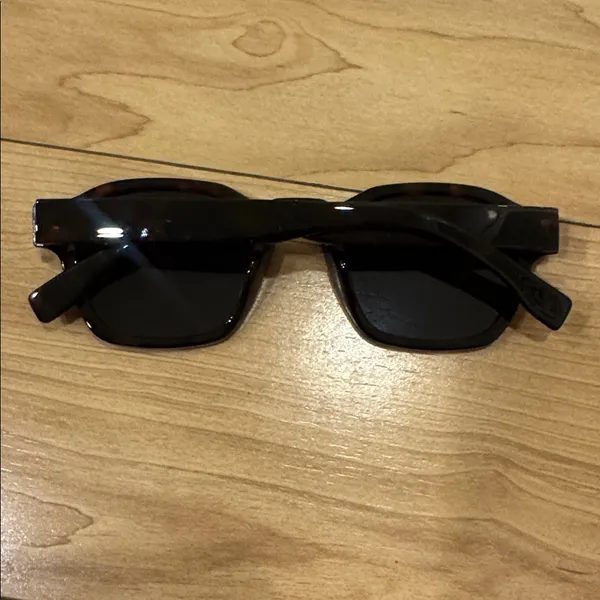 Tortoise Shell Women's Sunglasses - Image 2
