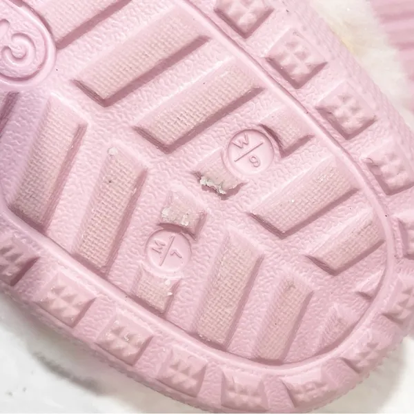 CROCS WOMENS Size 9 CLASSIC FUR SURE PINK CLOGS Slip On - Image 6
