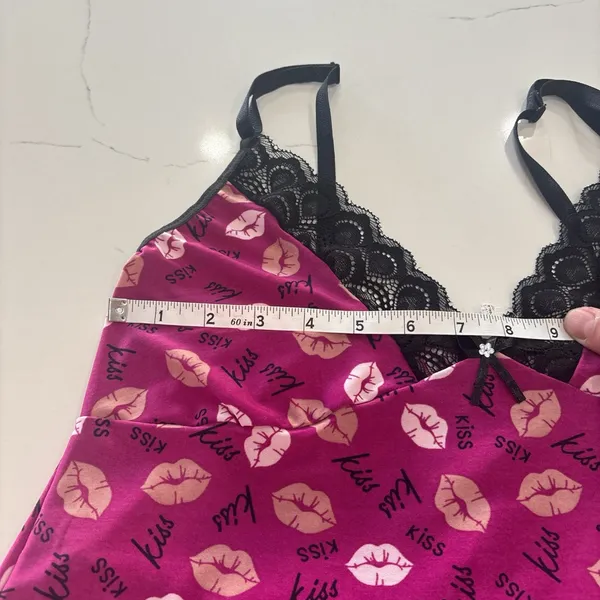 Thavata Women's Pink and black Lip Print Sleepwear Set size M - Image 7