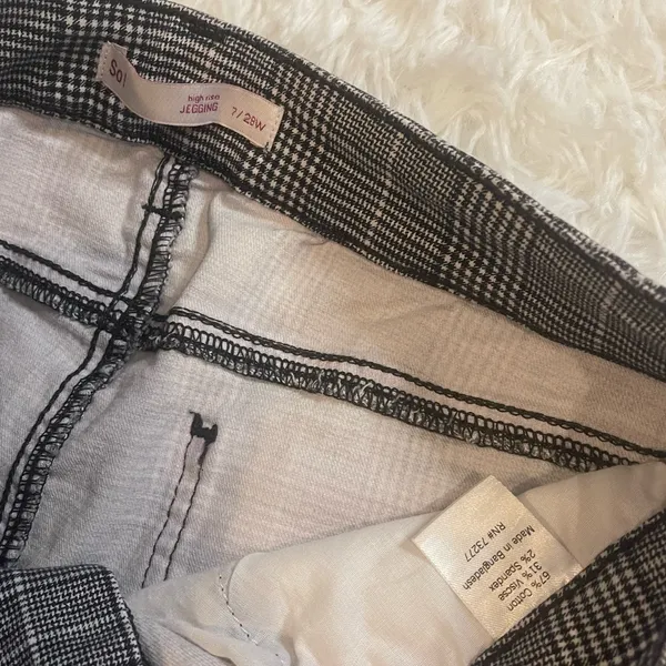 So black white plaid pants skinny slacks woman’s size 7 - Image 4