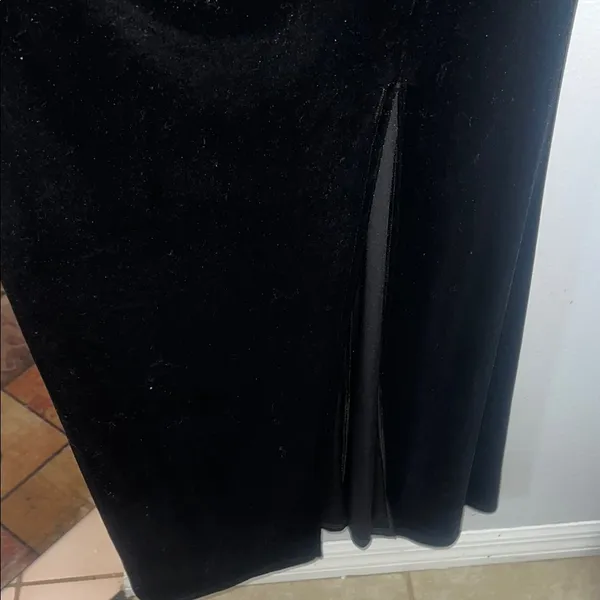 Elegant Velvet/ Deep V-neck, long sleeve, side slit, long length empire waist XL - Image 5